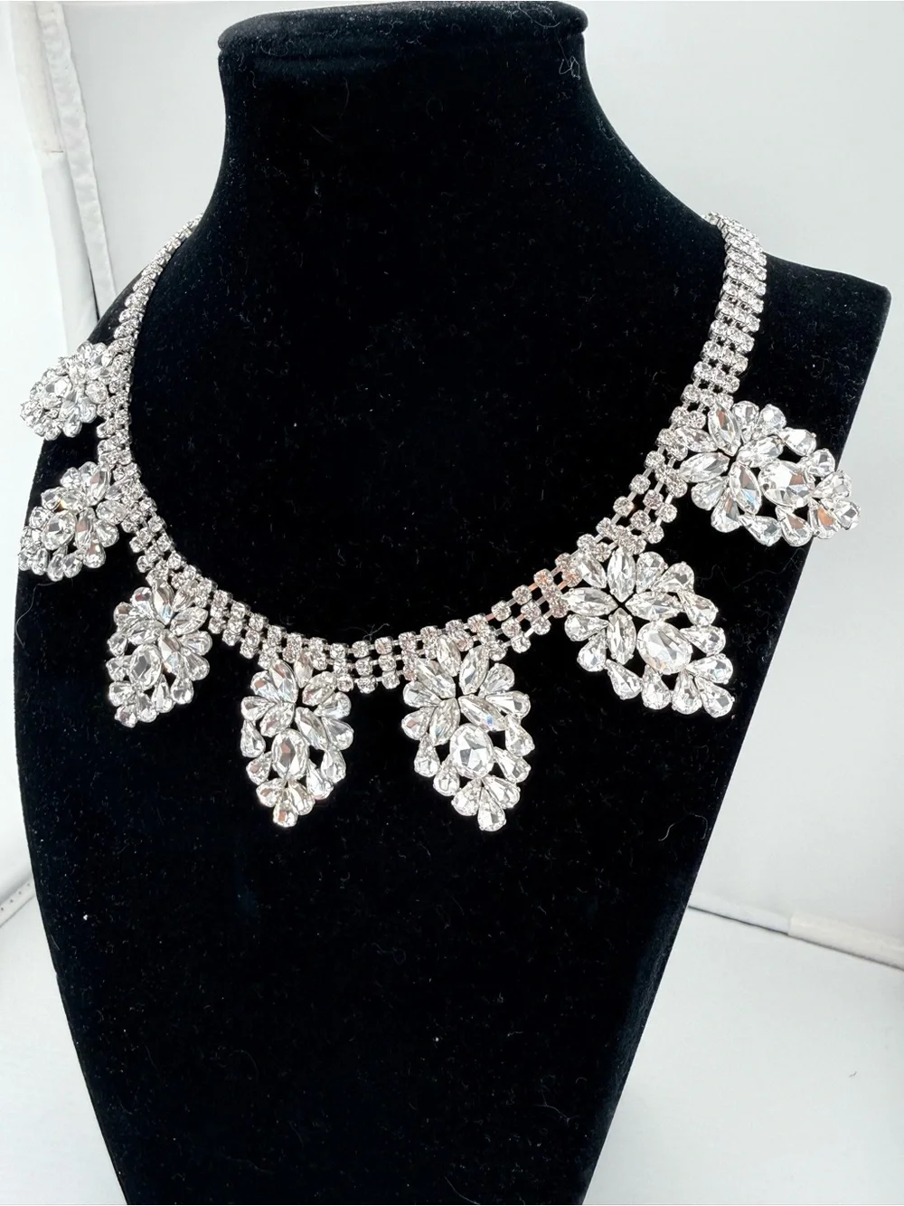 NWT Cezanne Silver Crystal Floral Bib Statement Necklace - Picture 2 of 8